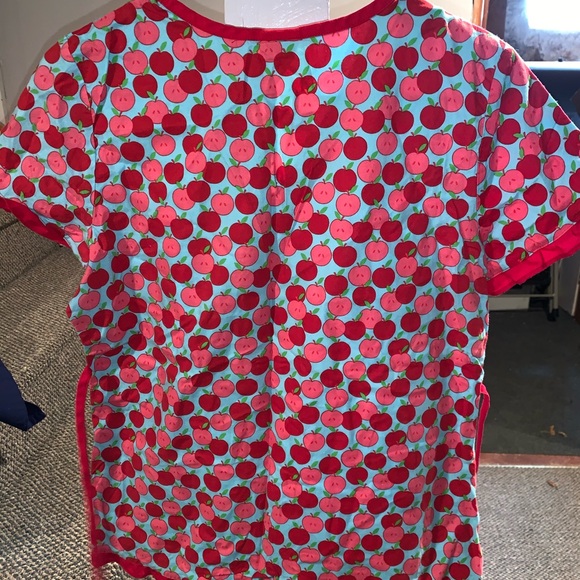 2 Barco Scrub Tops - Picture 7 of 8